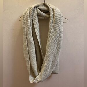 H&M Infinity Chunky Knitted White Scarf